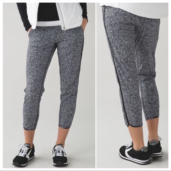 Lululemon &go On The Go Jogger Flashback Static White Black / Black sz 4 - Picture 1 of 11